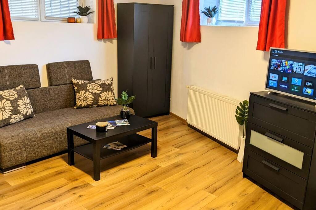 Cosy One Bedroom Flat With Free Parking & Wifi Cluj-Napoca Exterior foto